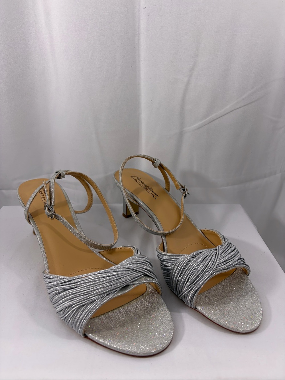 NWT Badgley Mischka Women’s Size 11 Silver Glitter Twist-Strap Heels